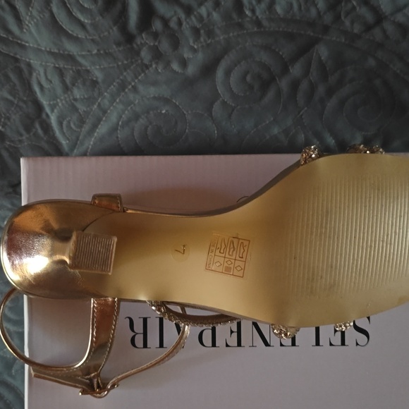 Heel sandals,dark gold. - Picture 2 of 3